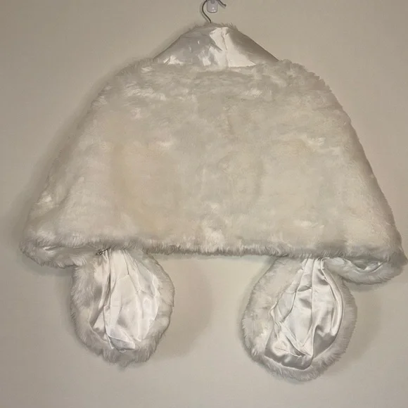 Faux Fur Shawl Wrap Fall/Winter Bridal Shrug - Picture 3 of 9